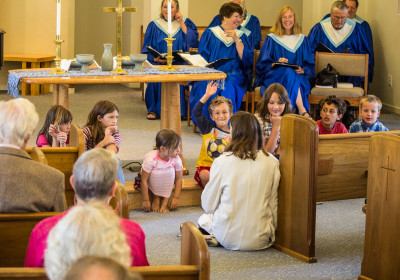 Pastor Tracy delivering the children's sermon